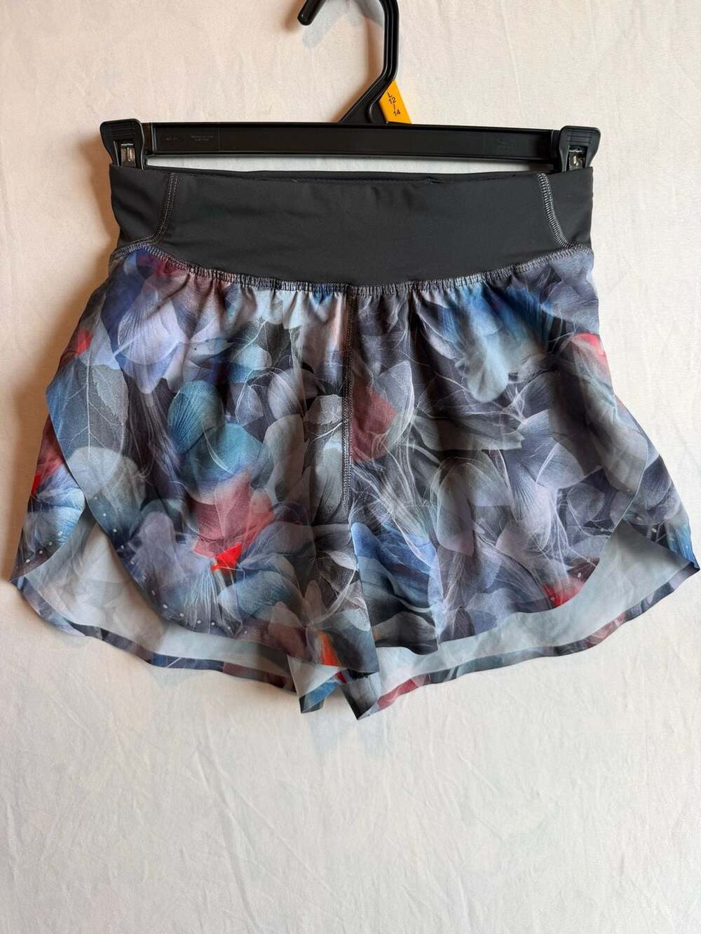 Lululemon Fast and Free High-Rise Classic Short 3" in Luminescent Floral Multi